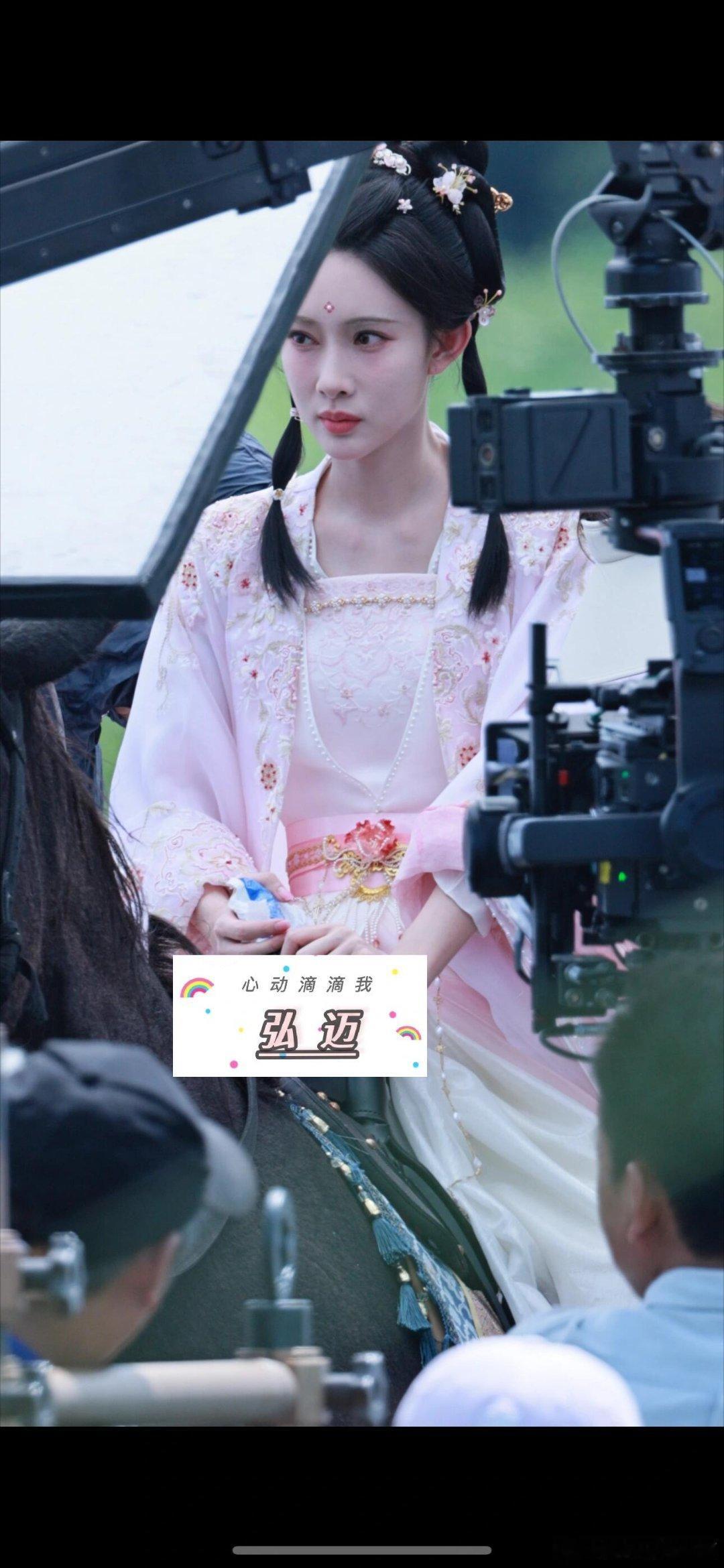 孟子义妆造又被小🍠吐槽了[捂脸哭]怎么回事，成熟的妆造被吐槽老气，少女的妆造被吐