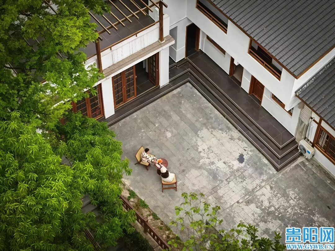 同样是凉快, 为什么以前游客半天就走, 现在一住半个月?