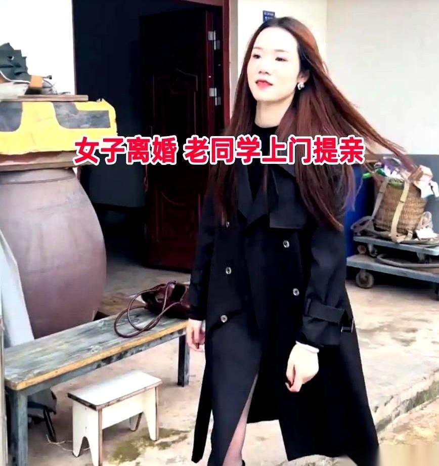 一万块现金，当着她娘家人的面，直接掏出来。“先拿着花。”这哥们儿，是来相亲的