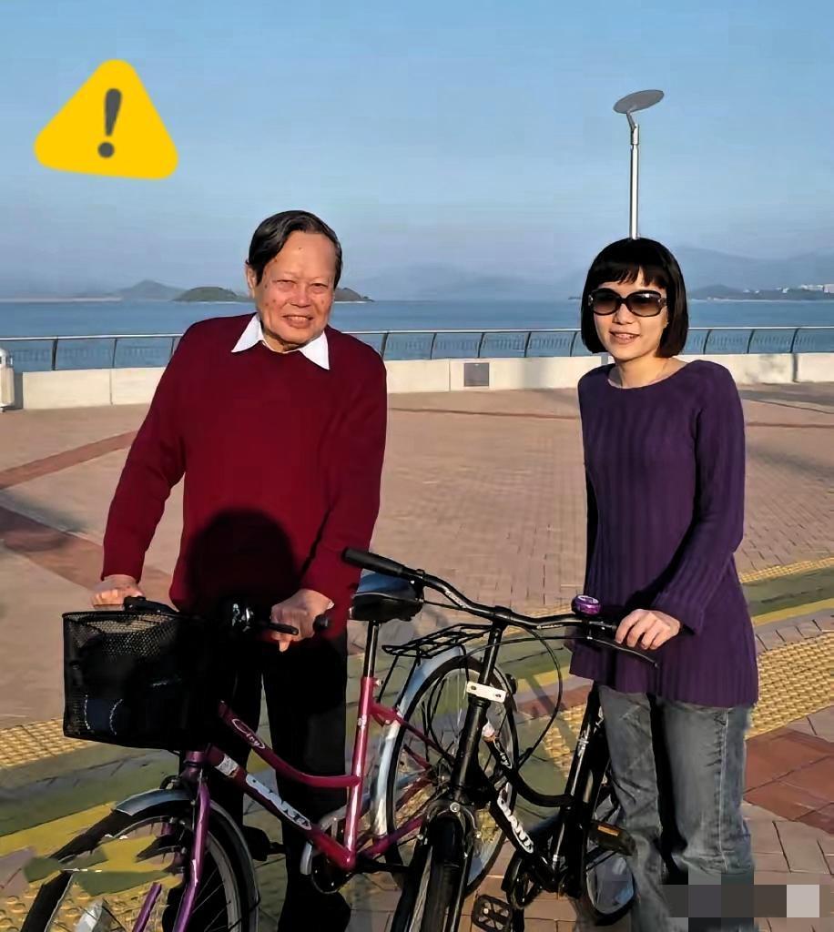 先生溘然长逝，最悲痛的当属翁帆。她28岁时嫁给先生，相伴先生走过了悠悠21载岁月