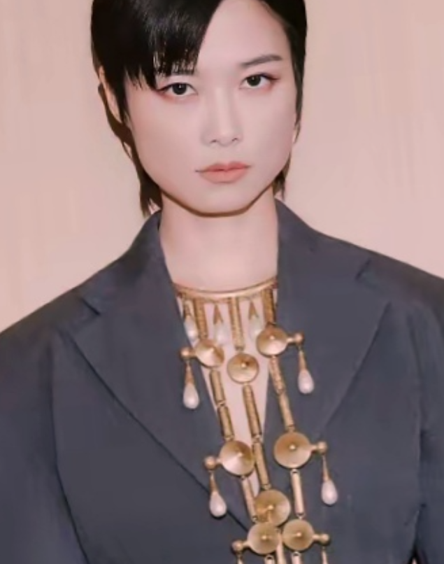 天呐，李宇春你藏的也太深了吧查了下才知道，41岁的李宇春，竟然有了这么多压轴