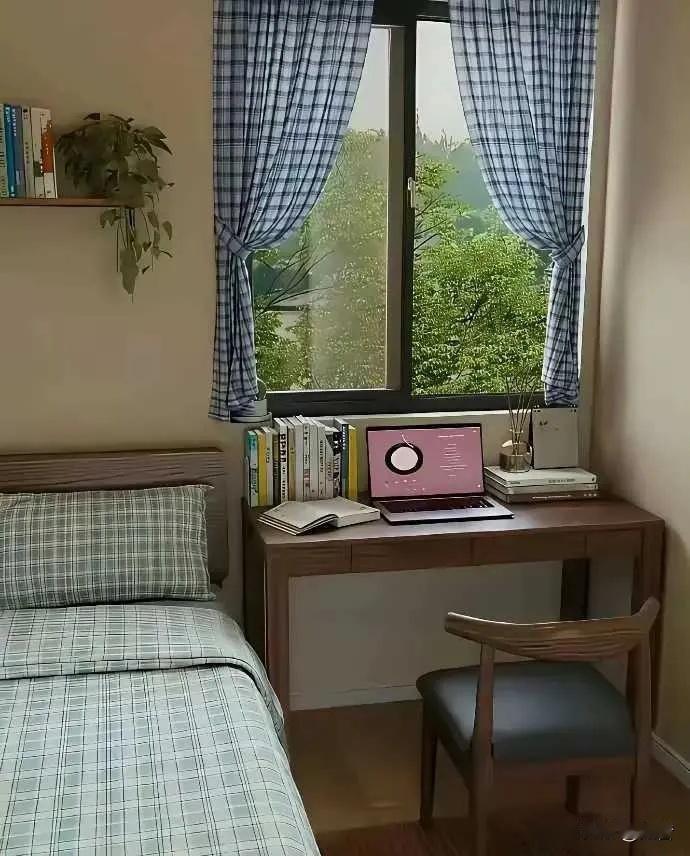 桌子的摆放也讲玄学！图一：按照我的要求摆放，看着舒适，整齐美观。而且看书看累