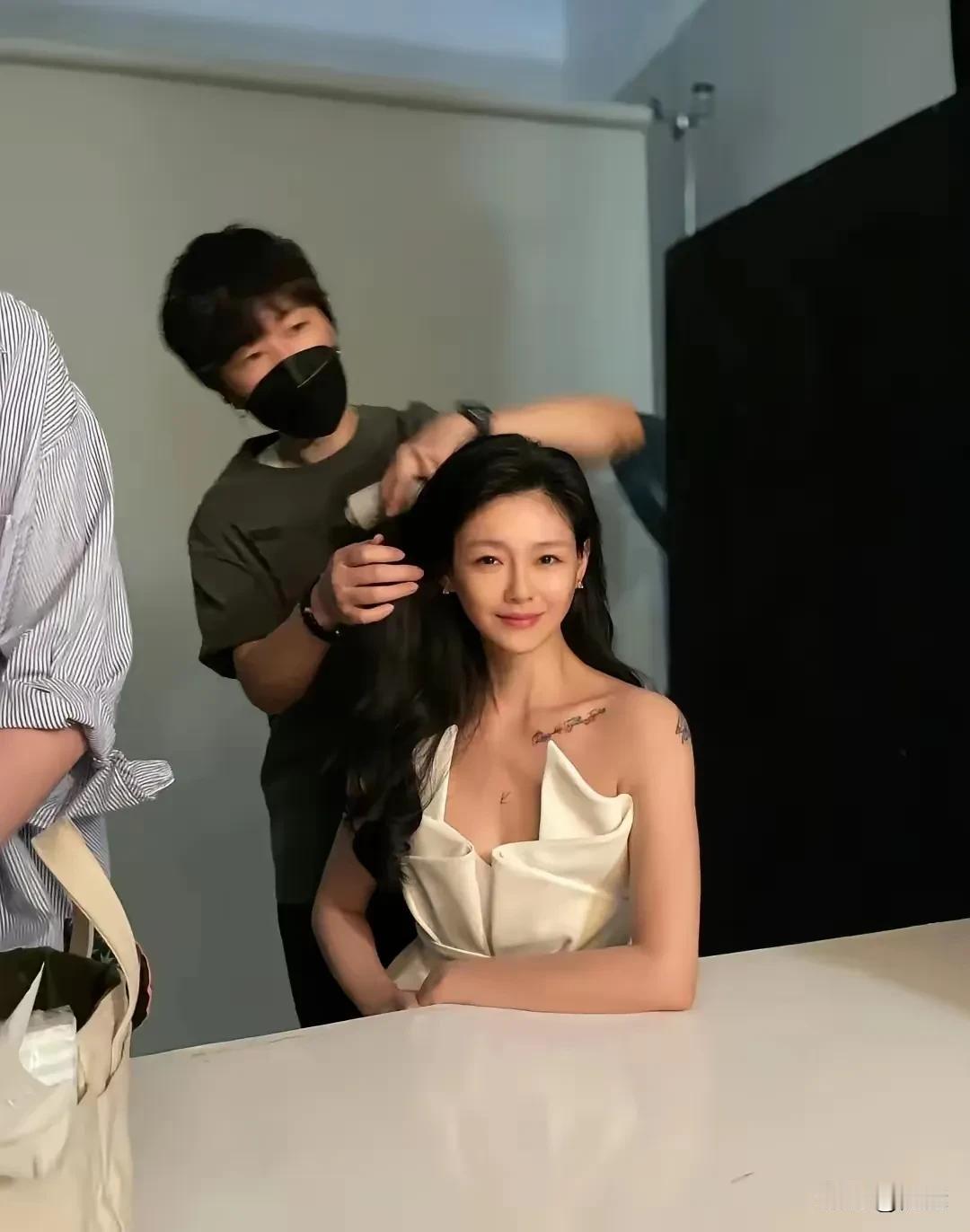 有人说，是小菲毁了S的前程！S跟具俊晔再婚后，已经开始拍杂志准备复出，但因为突