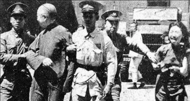 1945年，汪时璟邀请50名汉奸吃饭，待众人吃完后，席间军统的人说道：现在公布逮