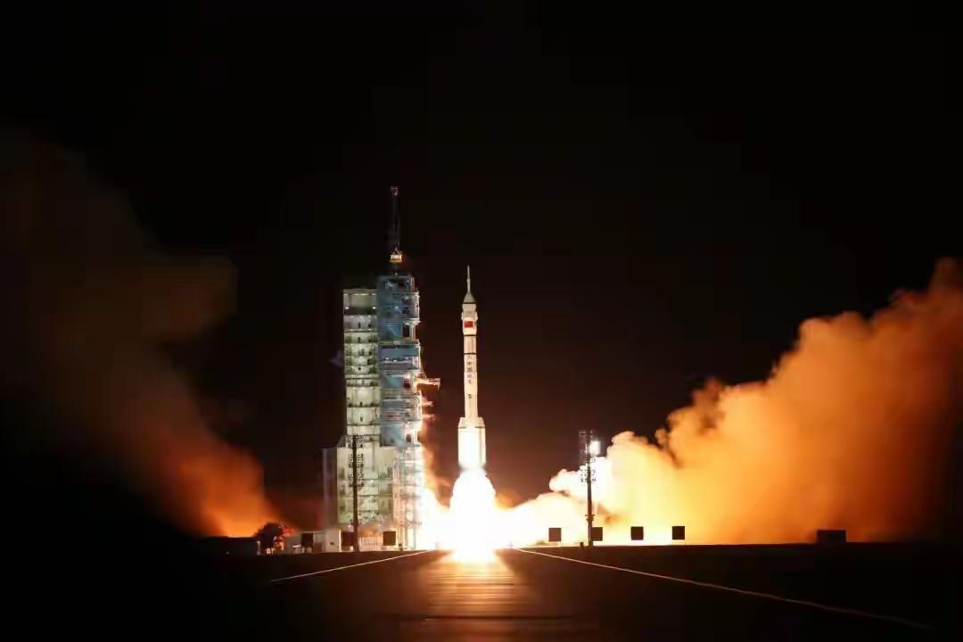 据中国载人航天工程办公室消息，北京时间2025年10月31日23时44分，搭载神