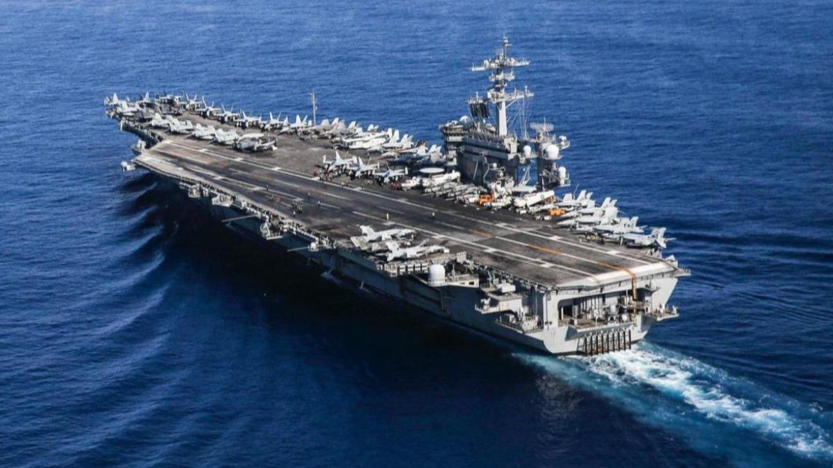 “林肯”号航母甲板被炸穿，冒着黑烟狼狈逃窜，这绝对是美军自二战以来遭受的最大耻辱