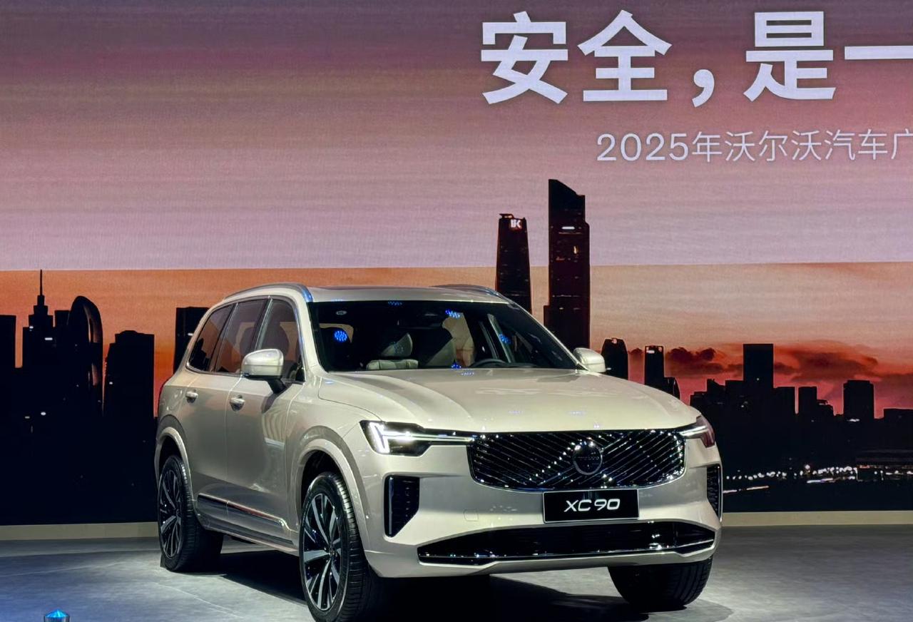 2021年沃尔沃汽车国内销量17.2万辆，2022年沃尔沃汽车国内销量16.2