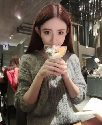 才发现孟子义的审美好超前啊，妆容和穿搭甚至精灵耳到现在看都不过时​​​