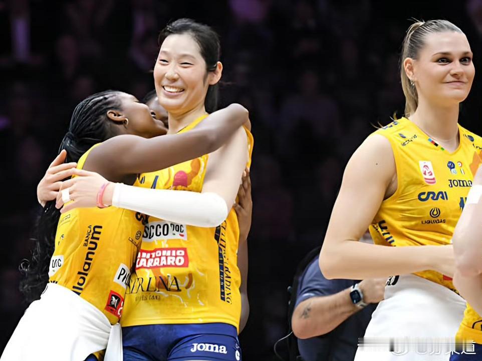 单局4扣4中1拦，朱婷斩获17分，助力科内3-0完胜斯坎，积分领先第二名斯坎7分