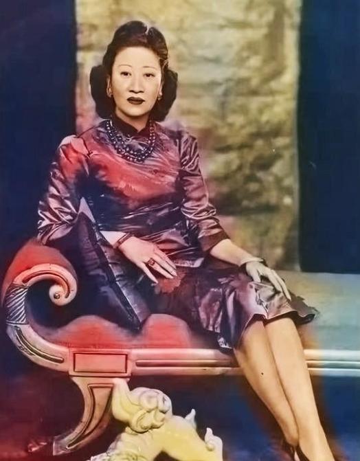 1959年，71岁的顾维钧半夜悄悄出门，来到朋友家。正玩得高兴，66岁的黄惠兰破