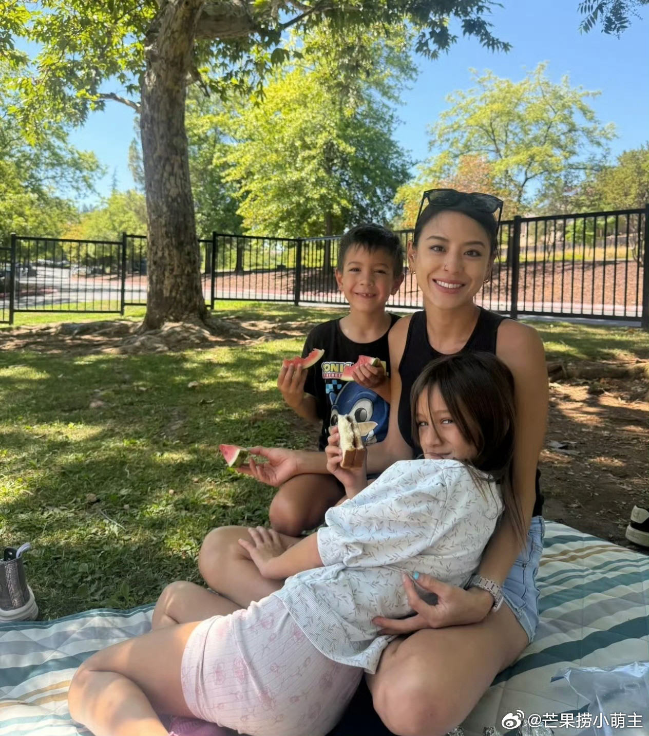 江语晨和前夫生了一儿一女江语晨有两个孩子江语晨和美籍前夫生了一儿一女，两个孩子