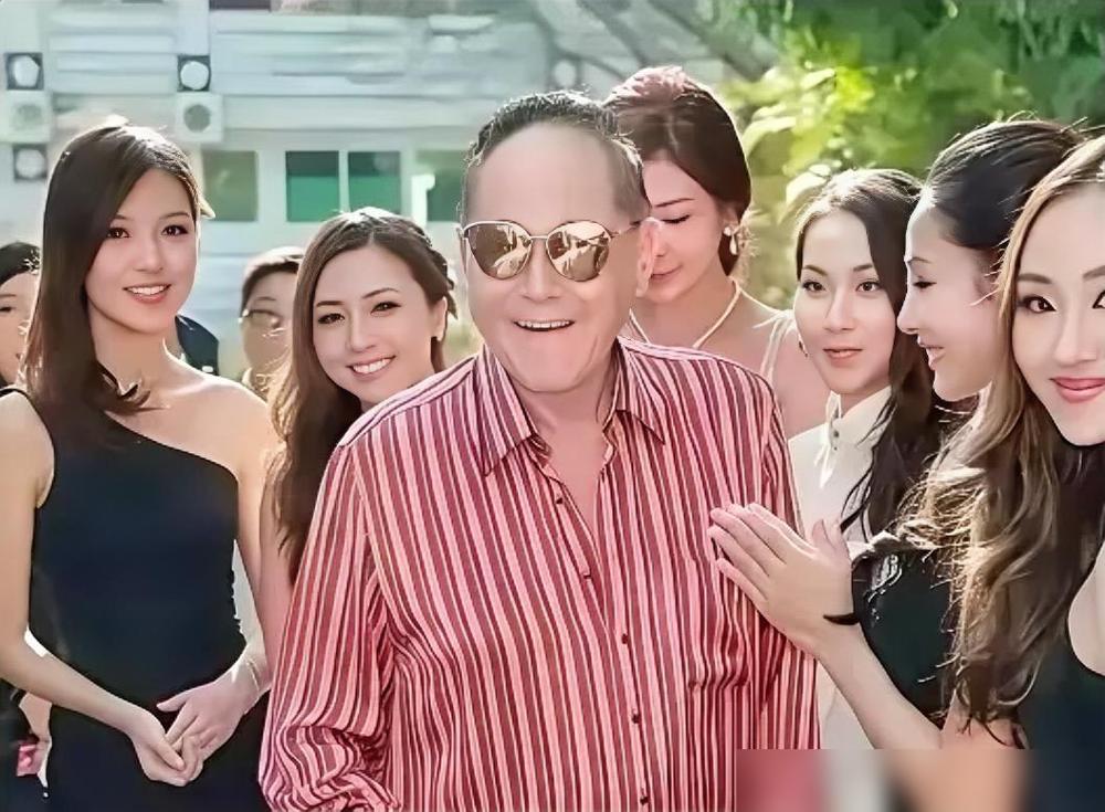 87岁的香港大亨赵世曾有个怪癖：只要女友怀孕，立刻和她分手。他曾说：自己和1万个