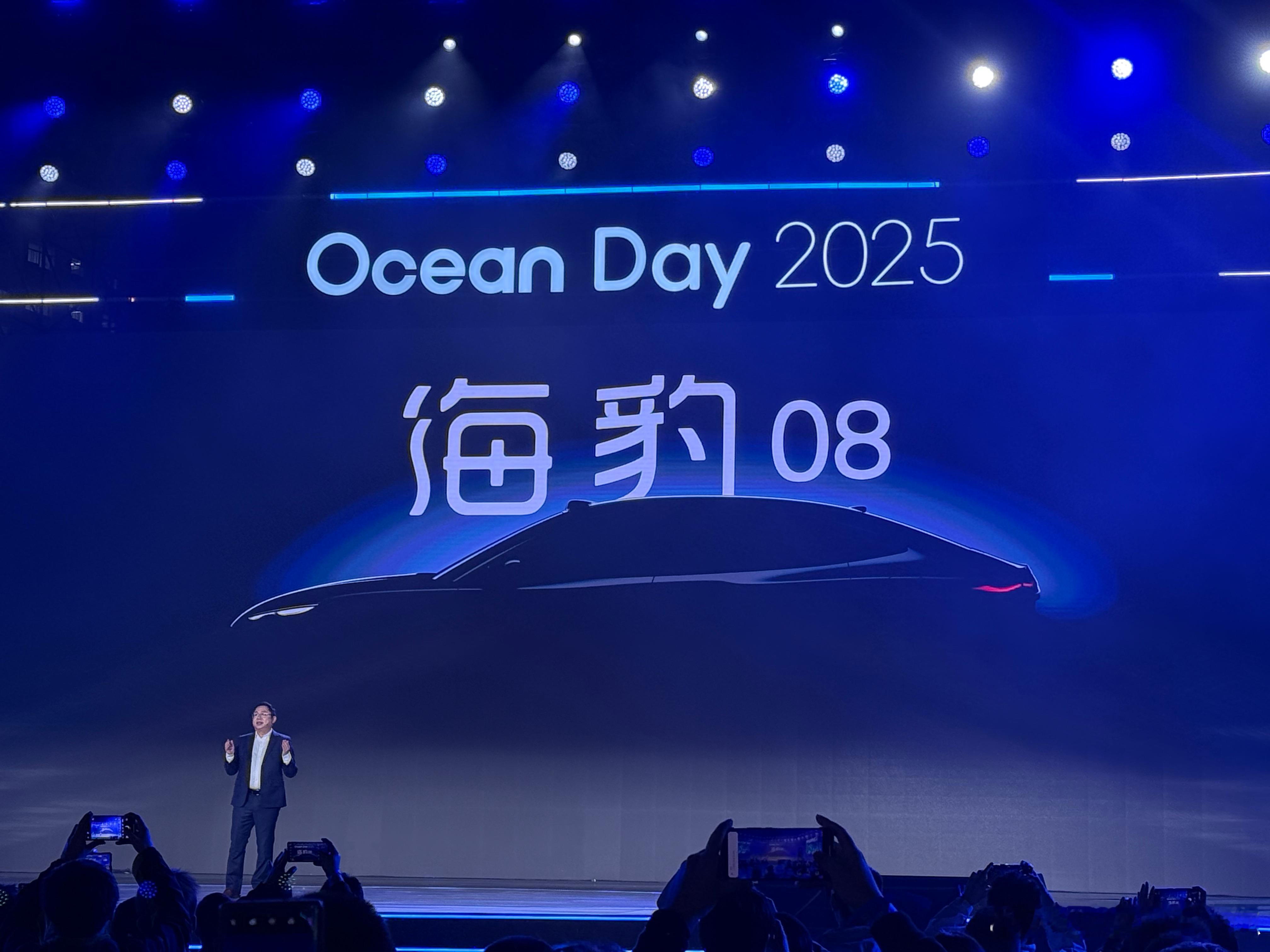 比亚迪海洋两款新车：海豹08和海狮08，海洋轿车和SUV的超大杯，全部拉满的产品