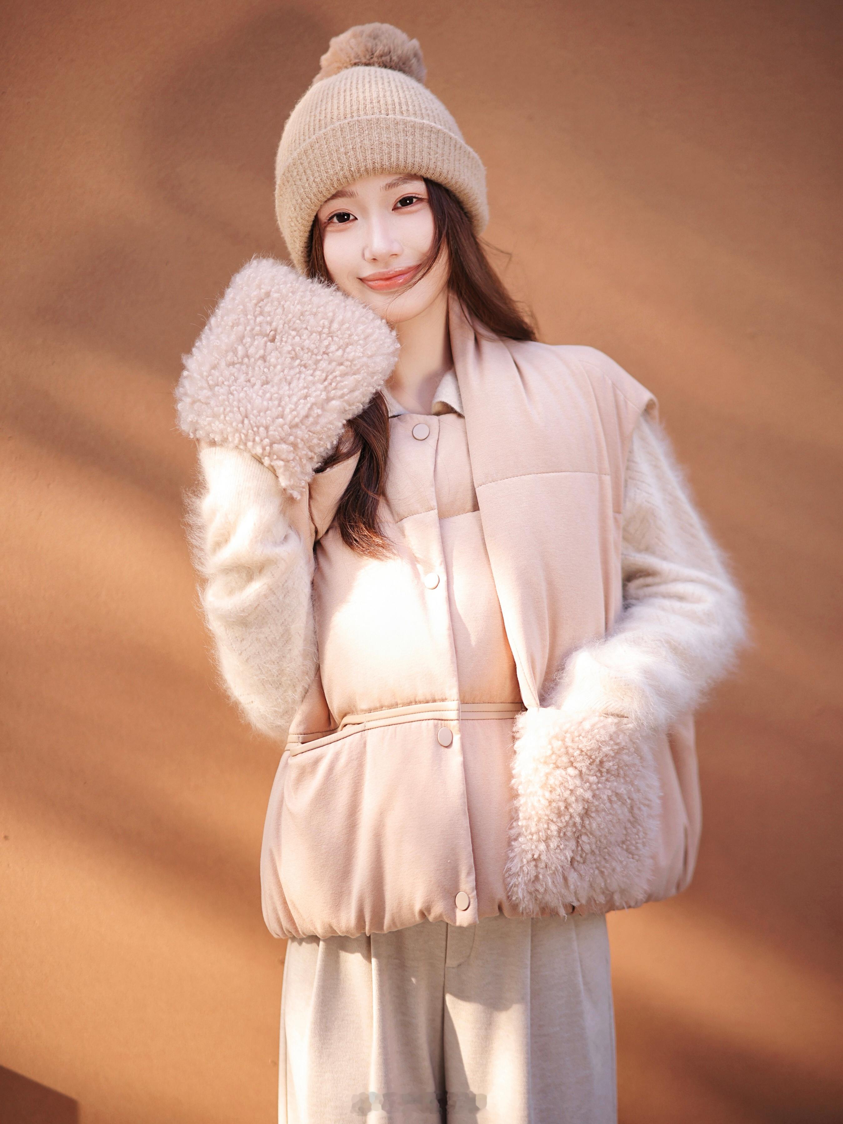 家人们！超甜超治愈的伟大单品出现了！就这个马甲天丝羊毛的！填充90鹅绒