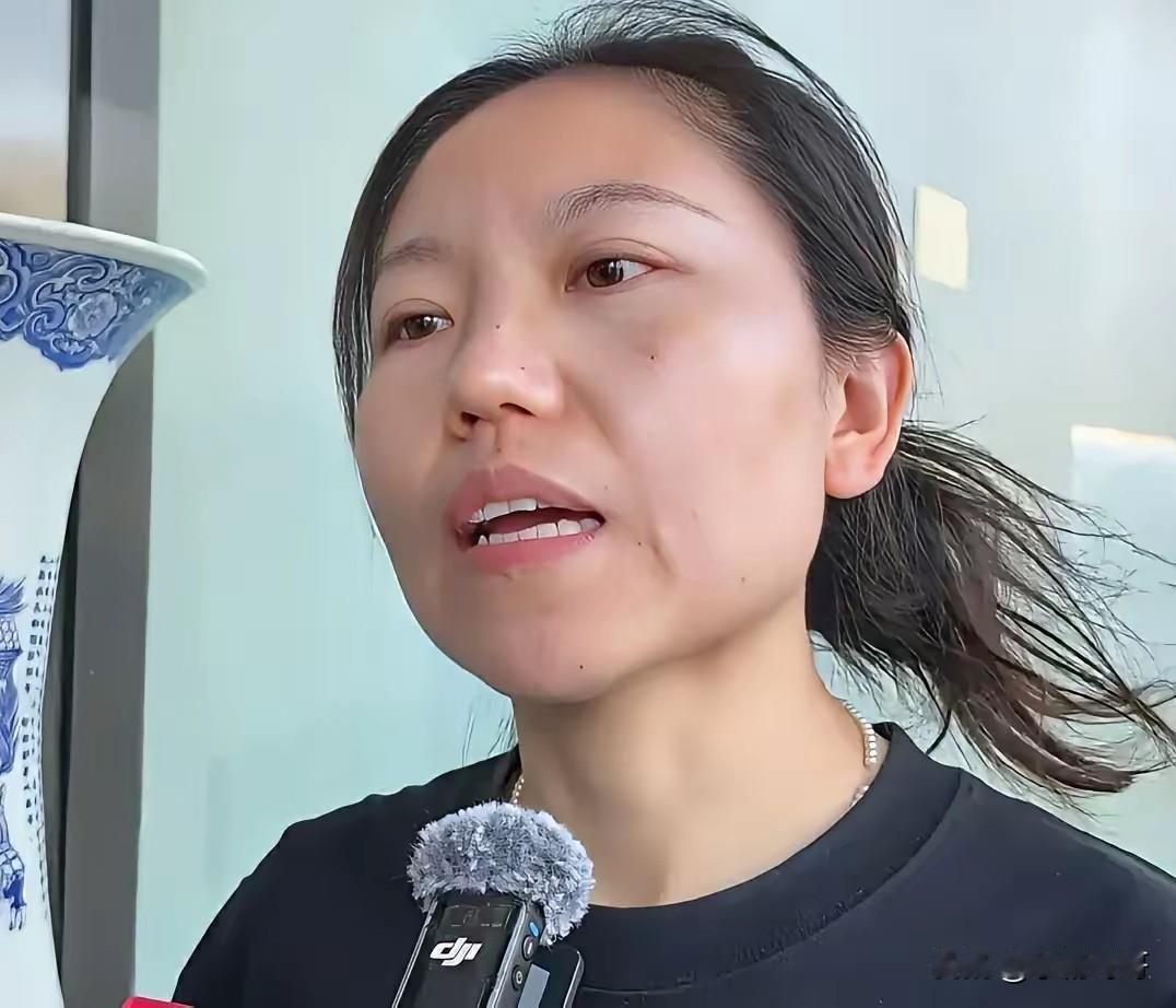 申倩倩这个人完全不经扒因为一扒你就会发现她骨子里刻着沉稳二字那天小申