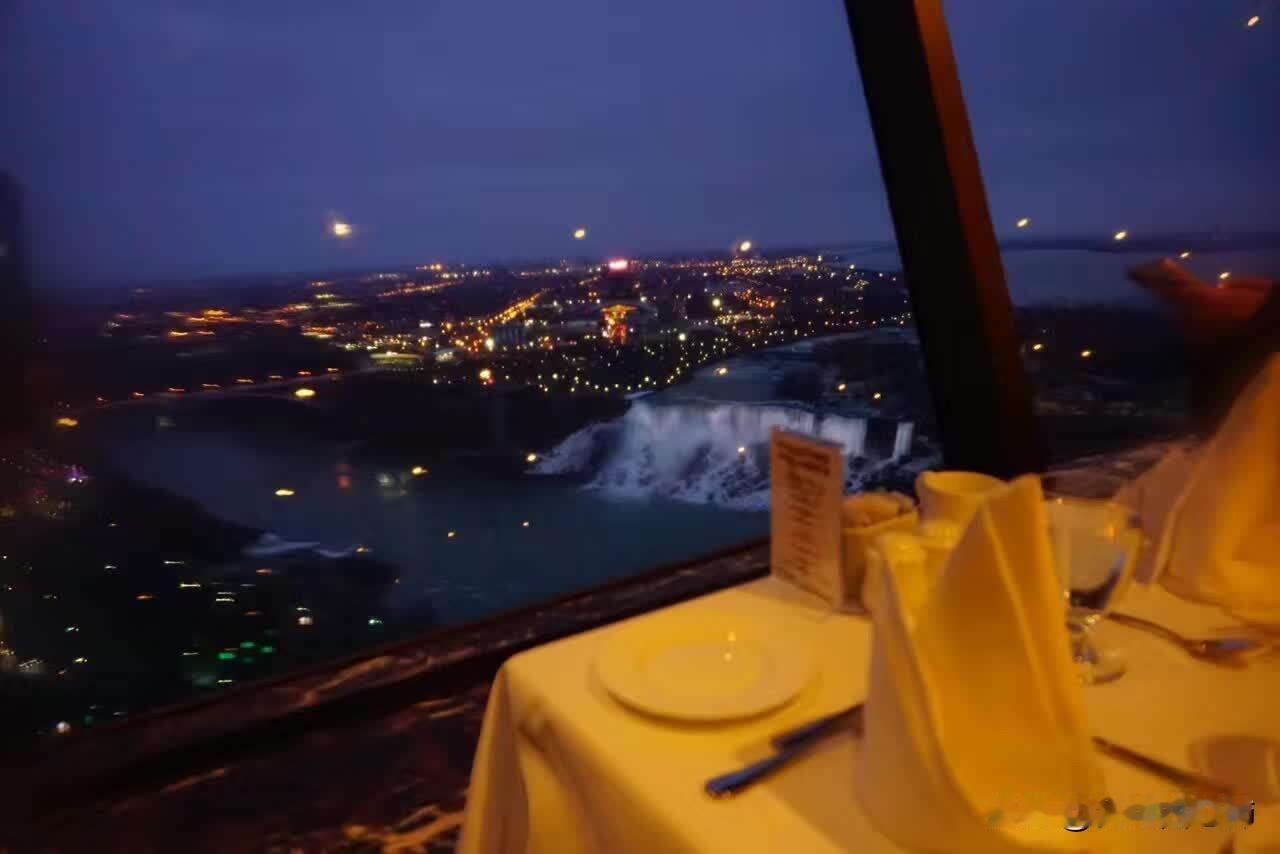 我们是相亲认识的，接触了快一年才决定恋爱我的缺点是脾气大，情绪上来的时候自己都