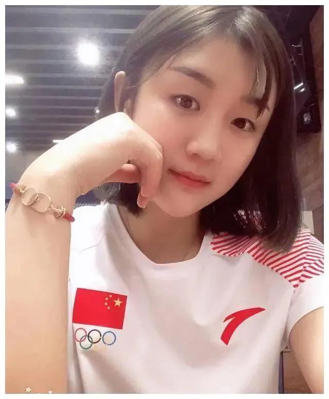 陈梦人生中的两个“贵人”！陈梦步入成功殿堂，与两个贵人的支持和帮助不无关系。第一