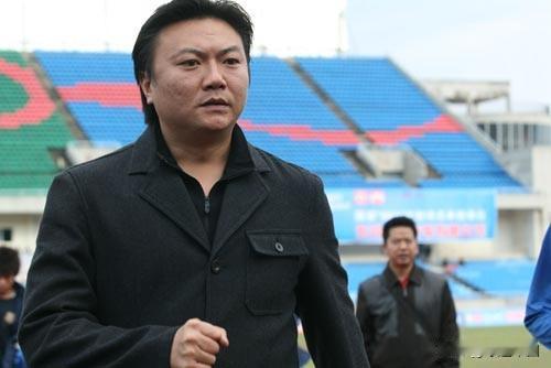 魏群：“说到我跟高峰这事儿，其实别简单。就在成都，咱们老甲A比赛那会儿，我还跟高