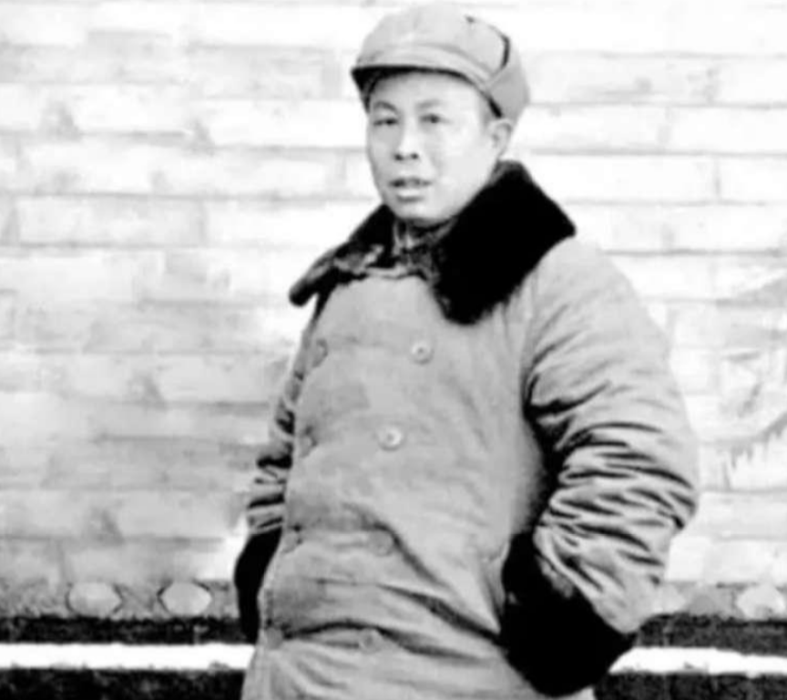 1955年，一位老红军免职回乡，成了一位“老百姓”。当年，人民解放军第一次大授衔