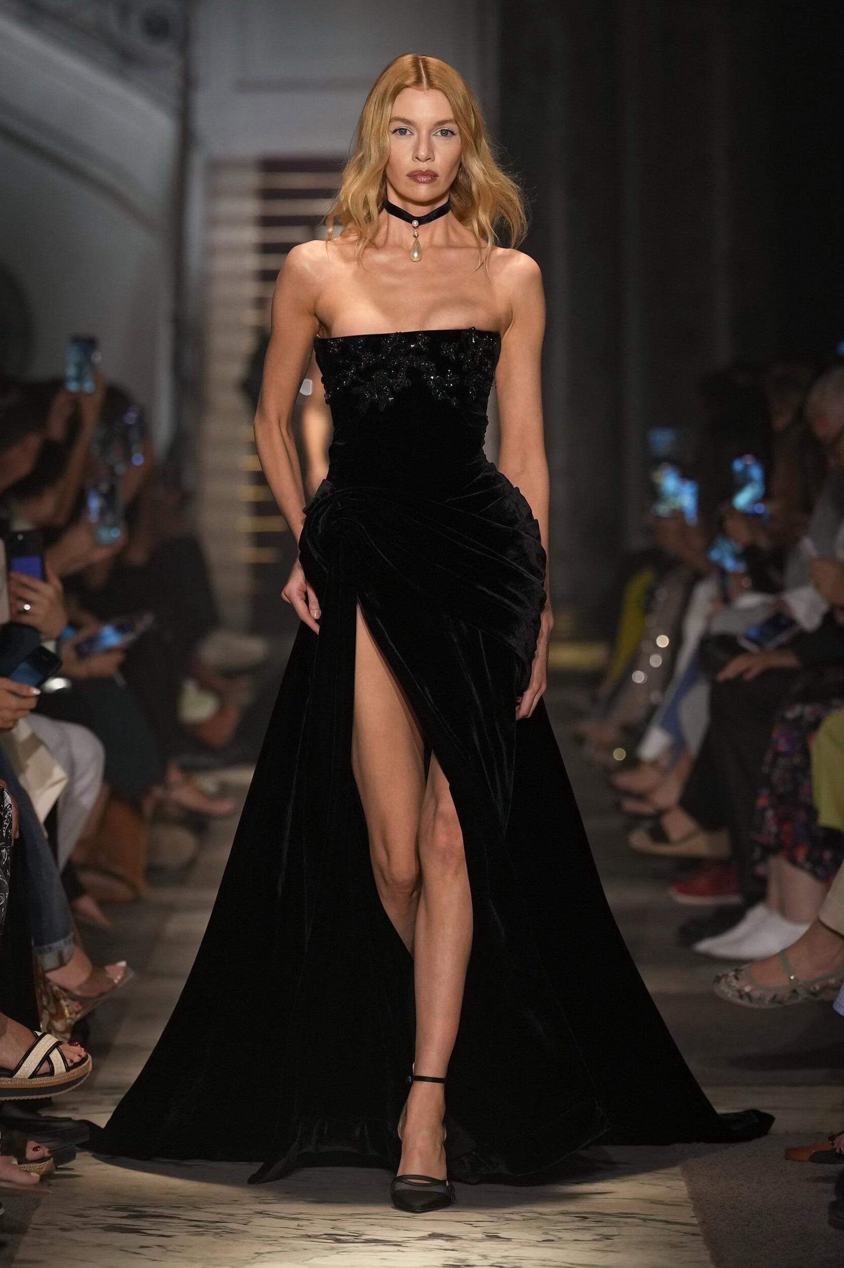 ElieSaabFall2025Couture简约又质感的美丽丝绒