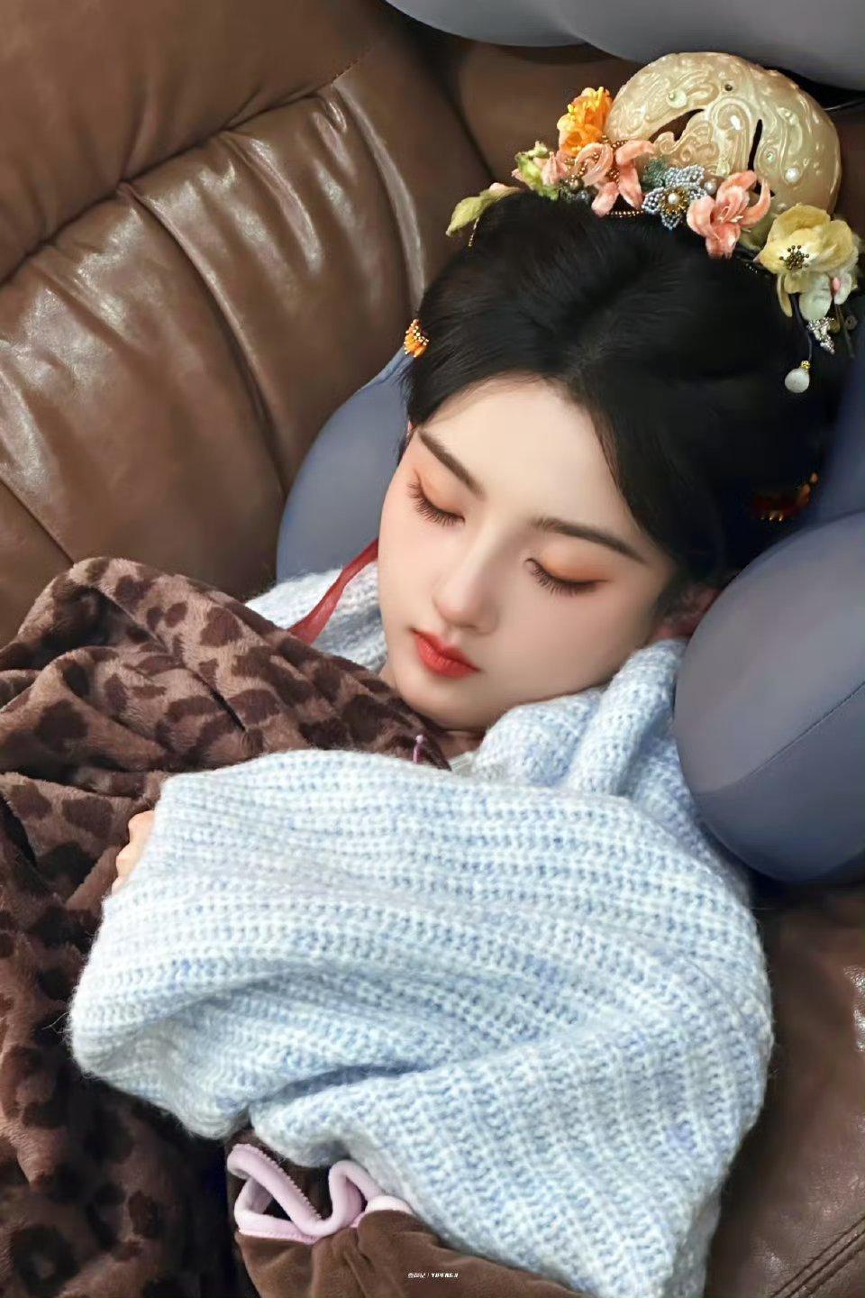 宋祖儿自带萌感，睡觉都这么萌