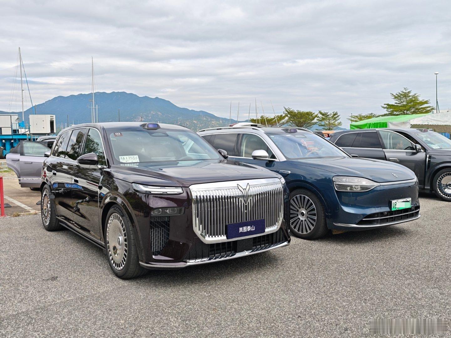 “嘴大吃四方”！岚图泰山这个大格栅，和同级车型放一起确实占便宜。