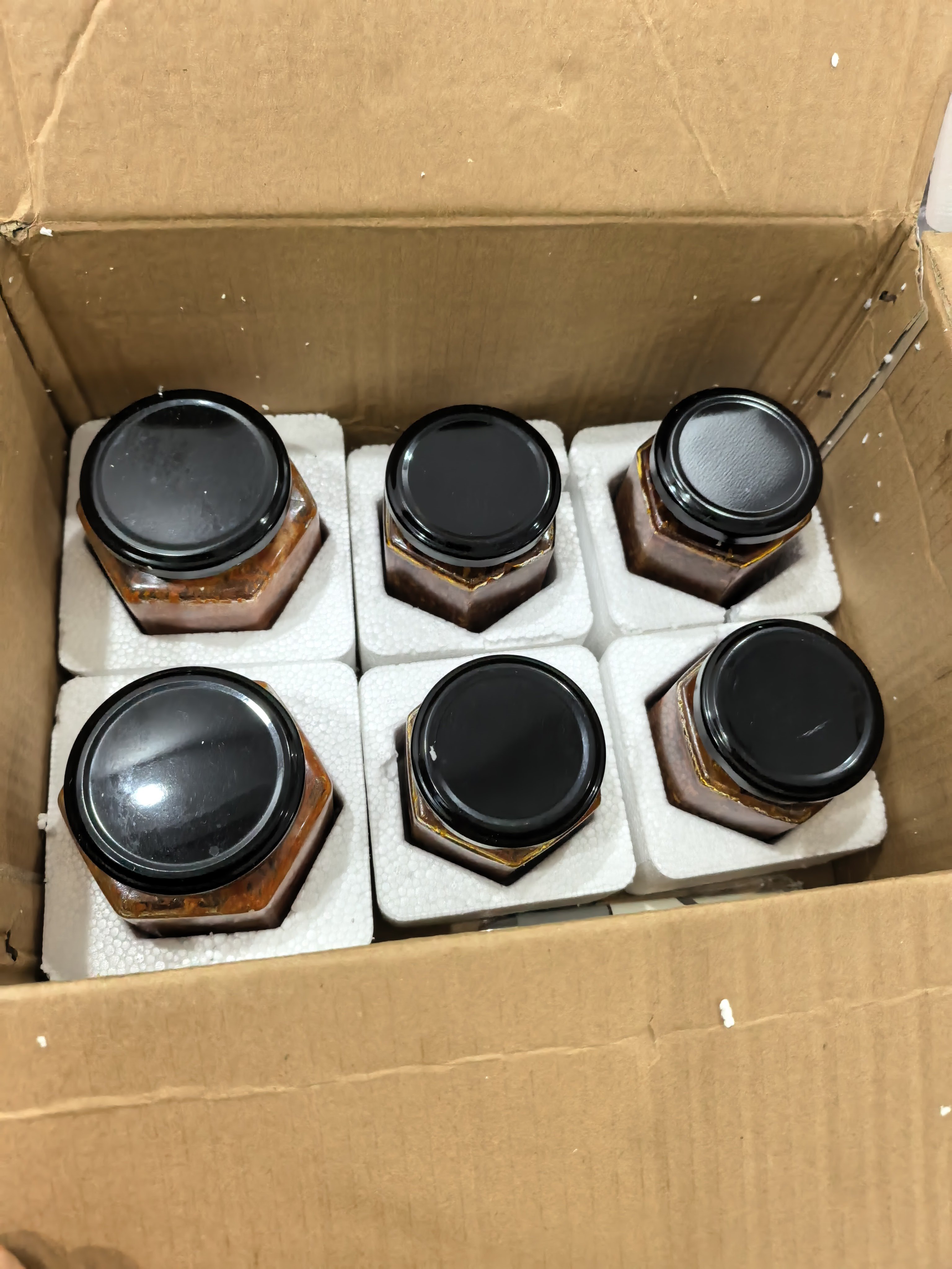 感谢棚友寄来的美食，平时工作没时间做饭，一直没时间尝一尝，趁着过年放假带回乡下，