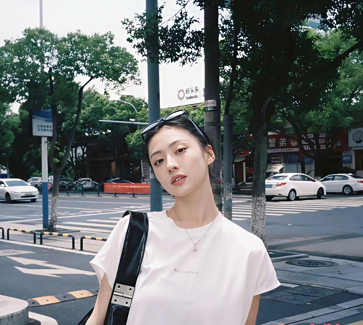 胡连馨要是不犯糊涂事，现在应该也是一线小花了