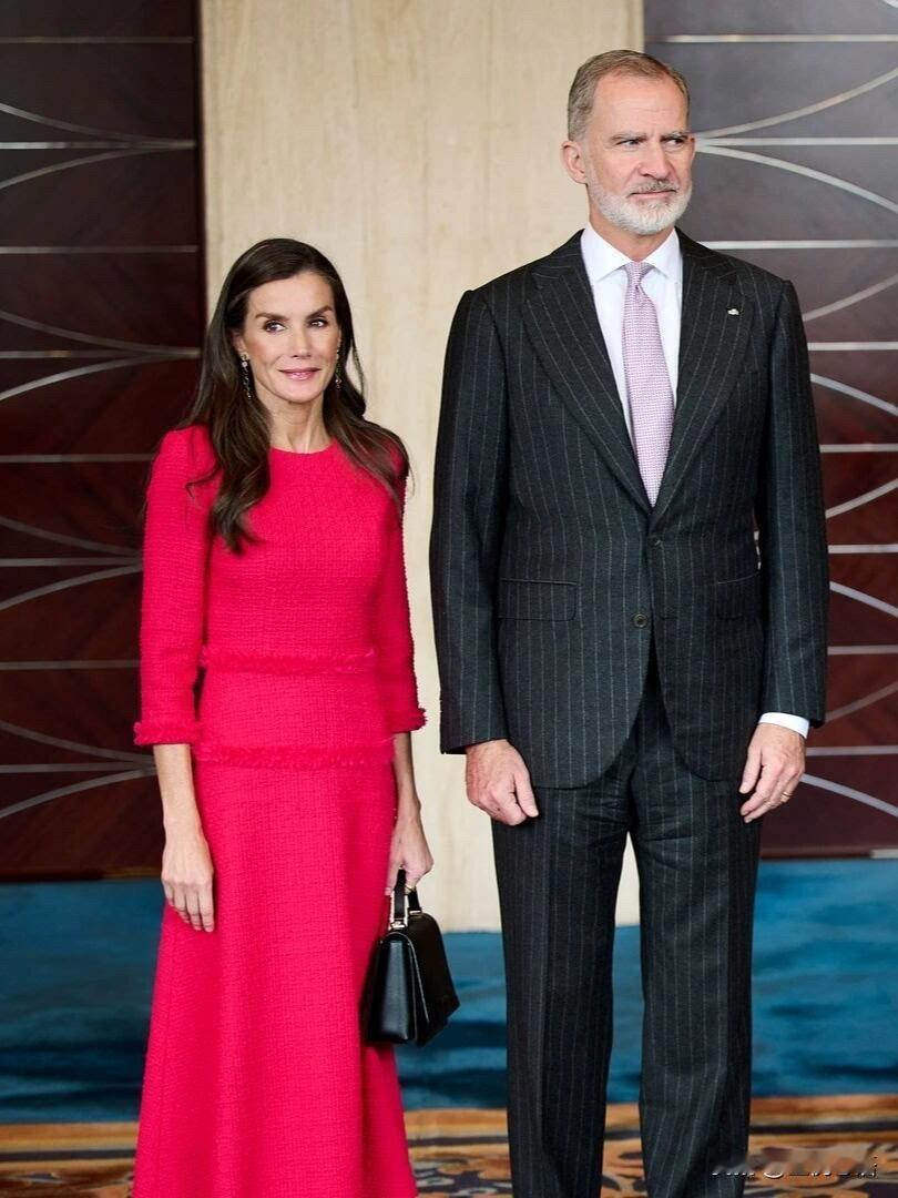 莱后成都首秀太会拿捏了！西班牙莱后访华首站冲成都，一袭定制粉红裙美翻！这