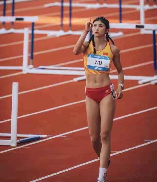 吴艳妮做错了什么?只要不傻就能看出，吴艳妮是奔着成为网红去的。刘翔、