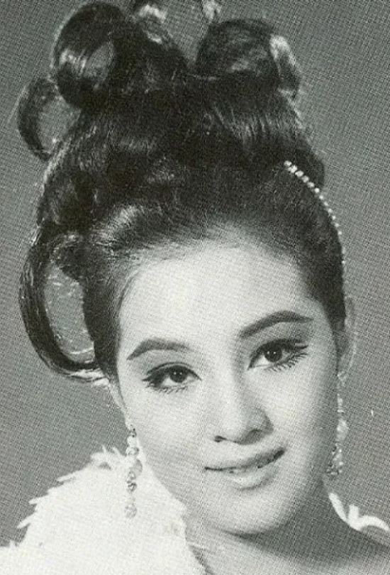 1995年，香港船王赵世光甩给妻子一张离婚协议，不料，妻子只是淡然一笑：“赵太太