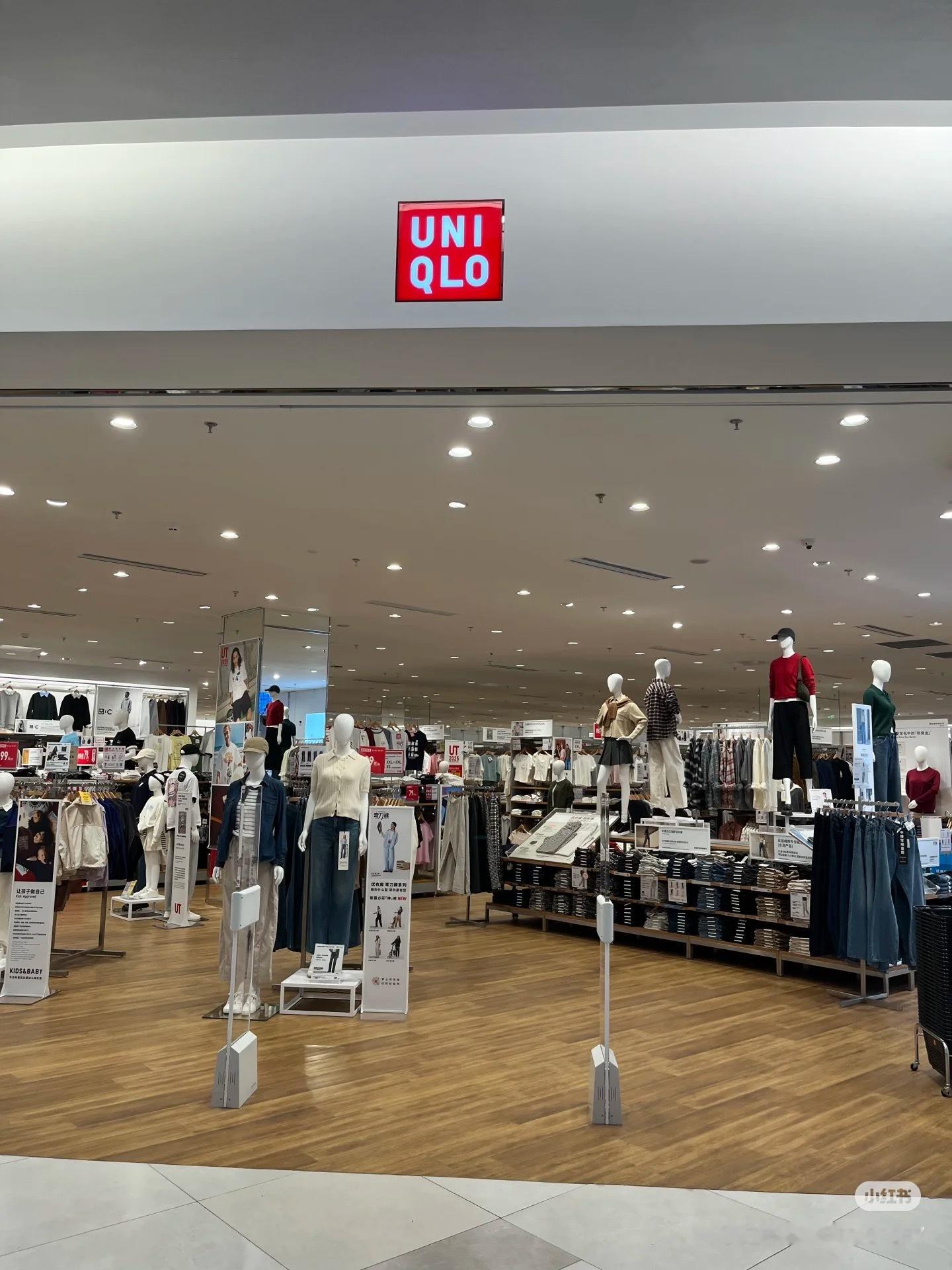 那么大的店才几个店员，难为他们了，小偷很多，闲鱼上有些代买价格便宜超级多，就是去