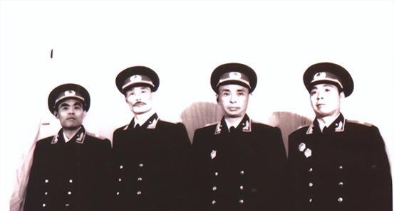 大家都认为他军级应该是正军级，结果是准军级，曾当过兵团参谋长【1953年初冬，