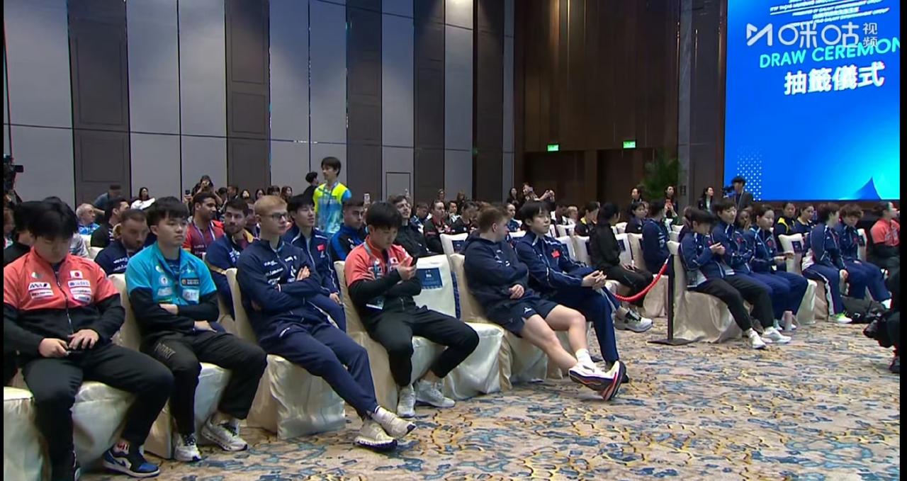 都快一点四十了，还没动静，男队那边坐的就王楚钦一个中国队选手[笑着哭]。还好女