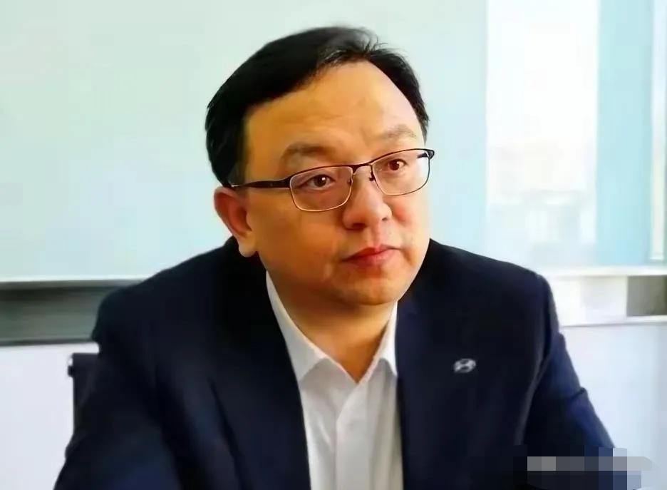 王传福曾坦言，自己高中回家要生活费时，嫂子张秀菊把家里翻了个底朝天，兜里却只剩几