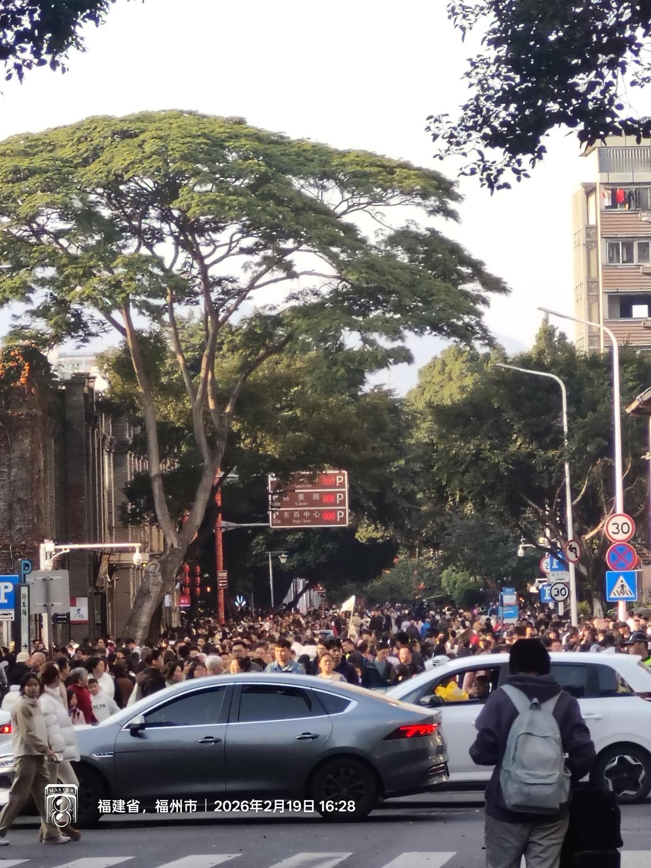 此时此刻的福州游客的海洋现在是2月19日下午16:30