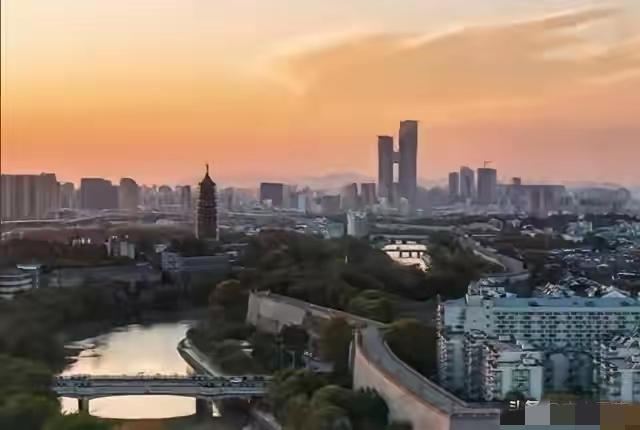 南京女孩带日本富二代男友回家，一句分手短信戳中无数人泪点！留日归来的兰兰满心欢喜