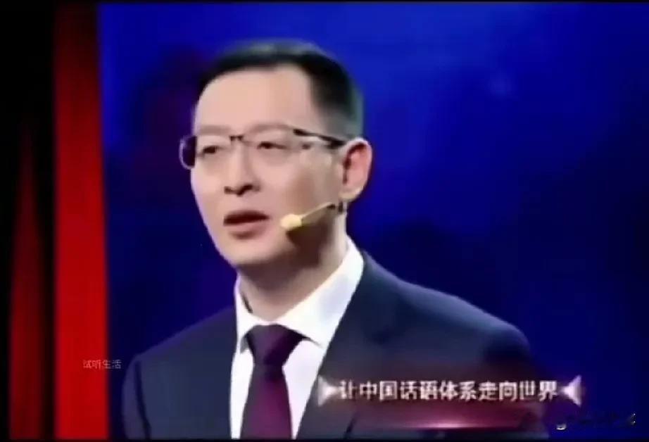 这是对资本主义选举制度的最好解读！画面中的这位专家在《这就是中国》节