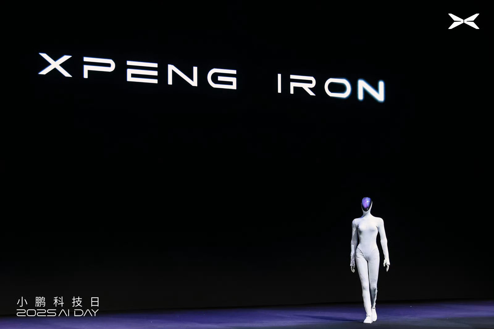 小鹏的机器人怎么感觉跟真人似的？​​​