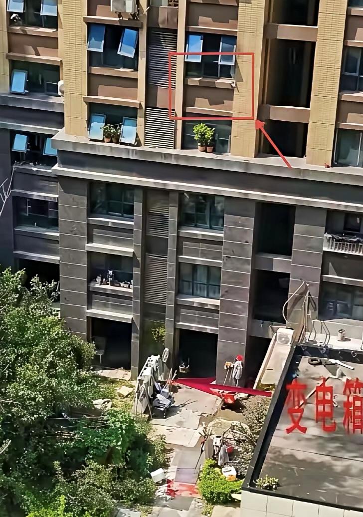 【连云港悲剧让人痛心】云梯、气垫，或可救下她们。变电箱旁应该铺上气垫才对，哪怕不