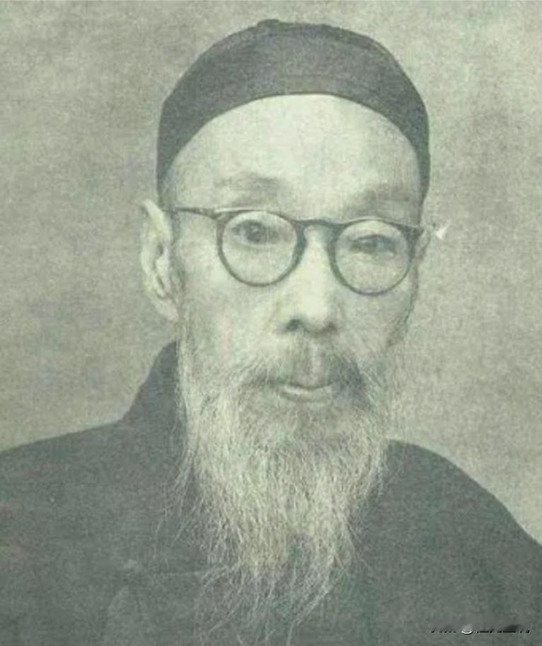 1935年,伟人大渡河陷死局，这时，李富春跑来说：“主席，一名晚清90岁秀才，目