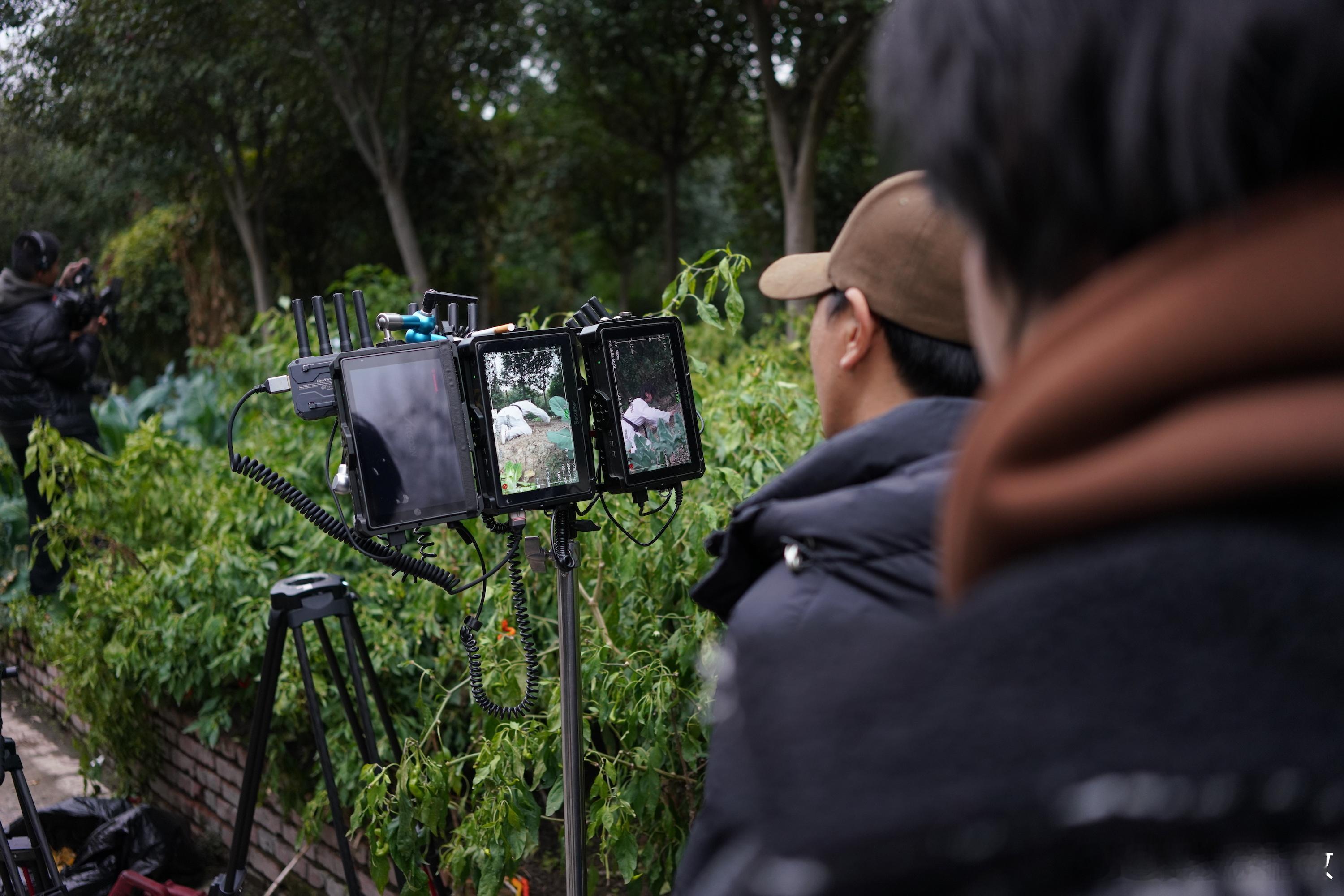 短剧演员从三年百部到无戏可拍短剧市场曾经火热到爆，很多演员一年能接上百部戏，但现
