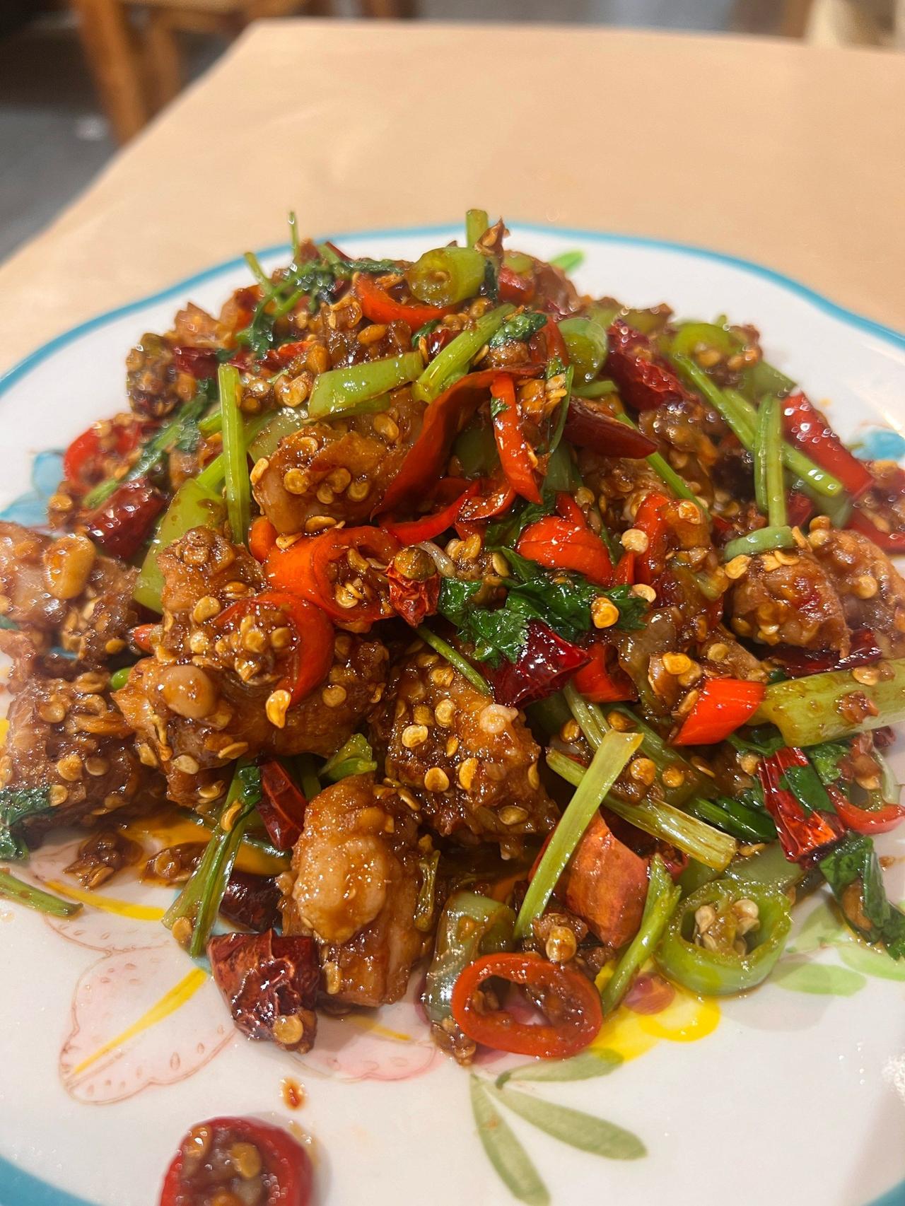 寻味老成都美味，这家口味店好好吃！成都孔干饭餐厅美食推荐：1、内江麻辣兔、