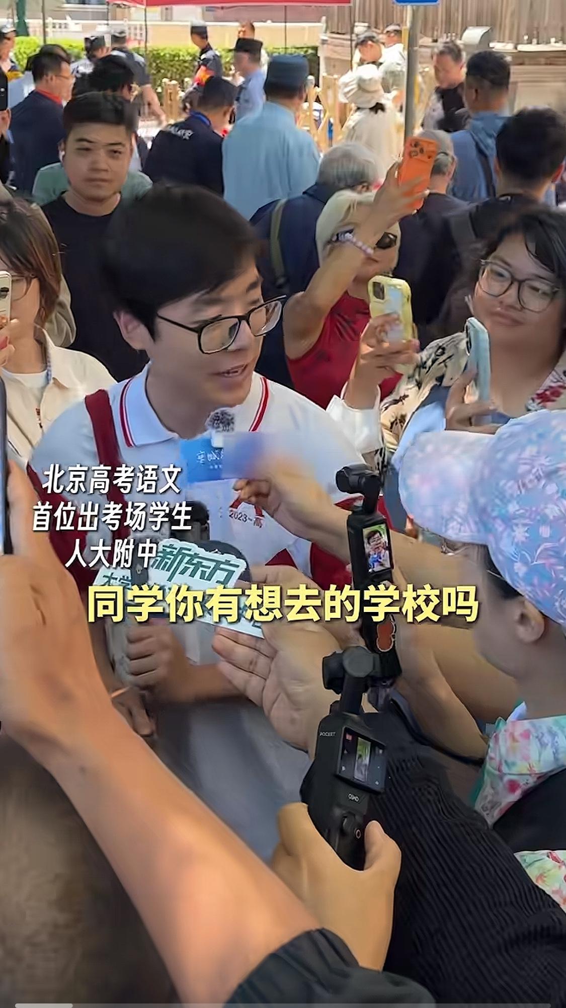 居然在一个高中生身上看到了老干部的气质，还有国家外交官的影子。看一个孩子的谈吐，