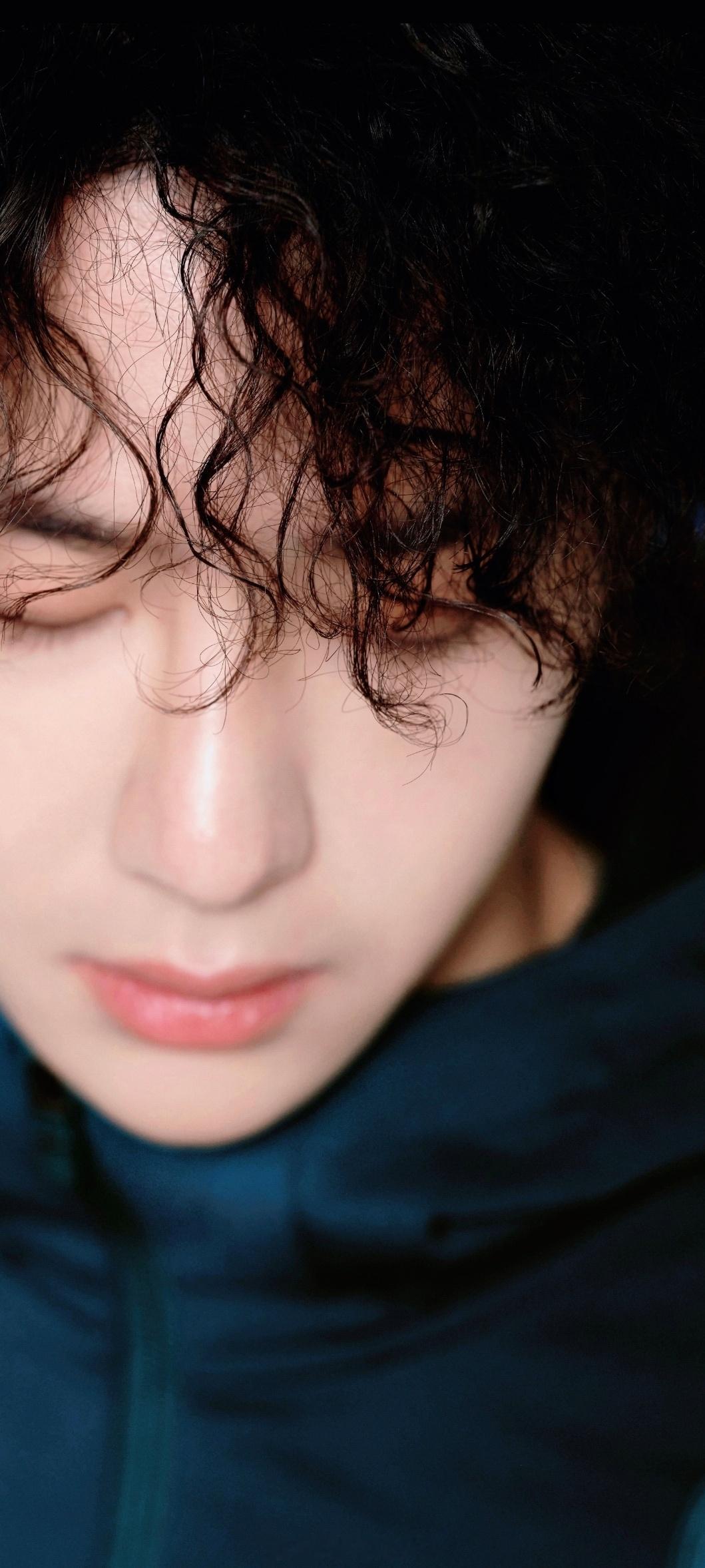 王一博，一个人怎么可以帅成这样