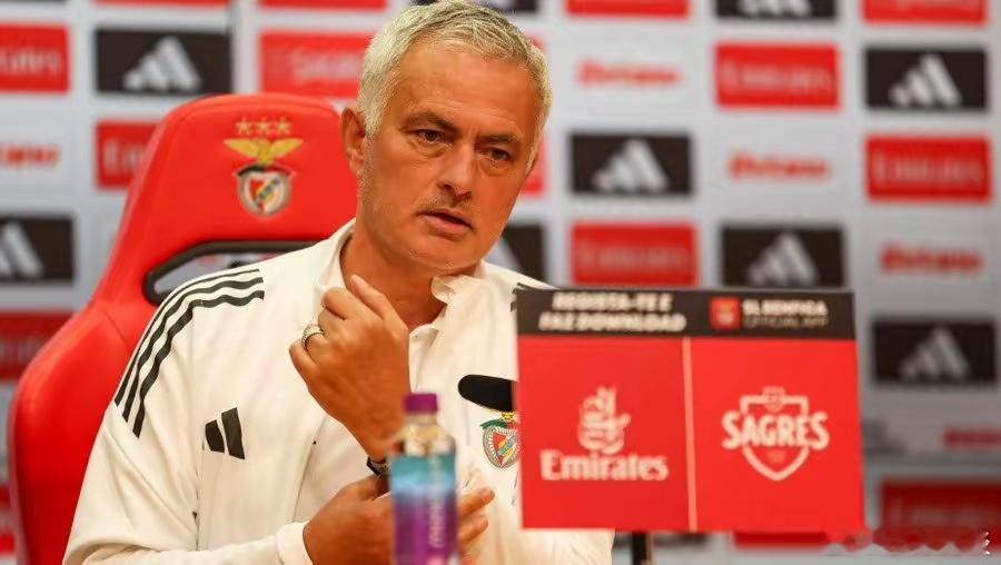 记者问：“球队是不是累了？”穆里尼奥回答：“累？真正累的是那种干了一整天活、回家