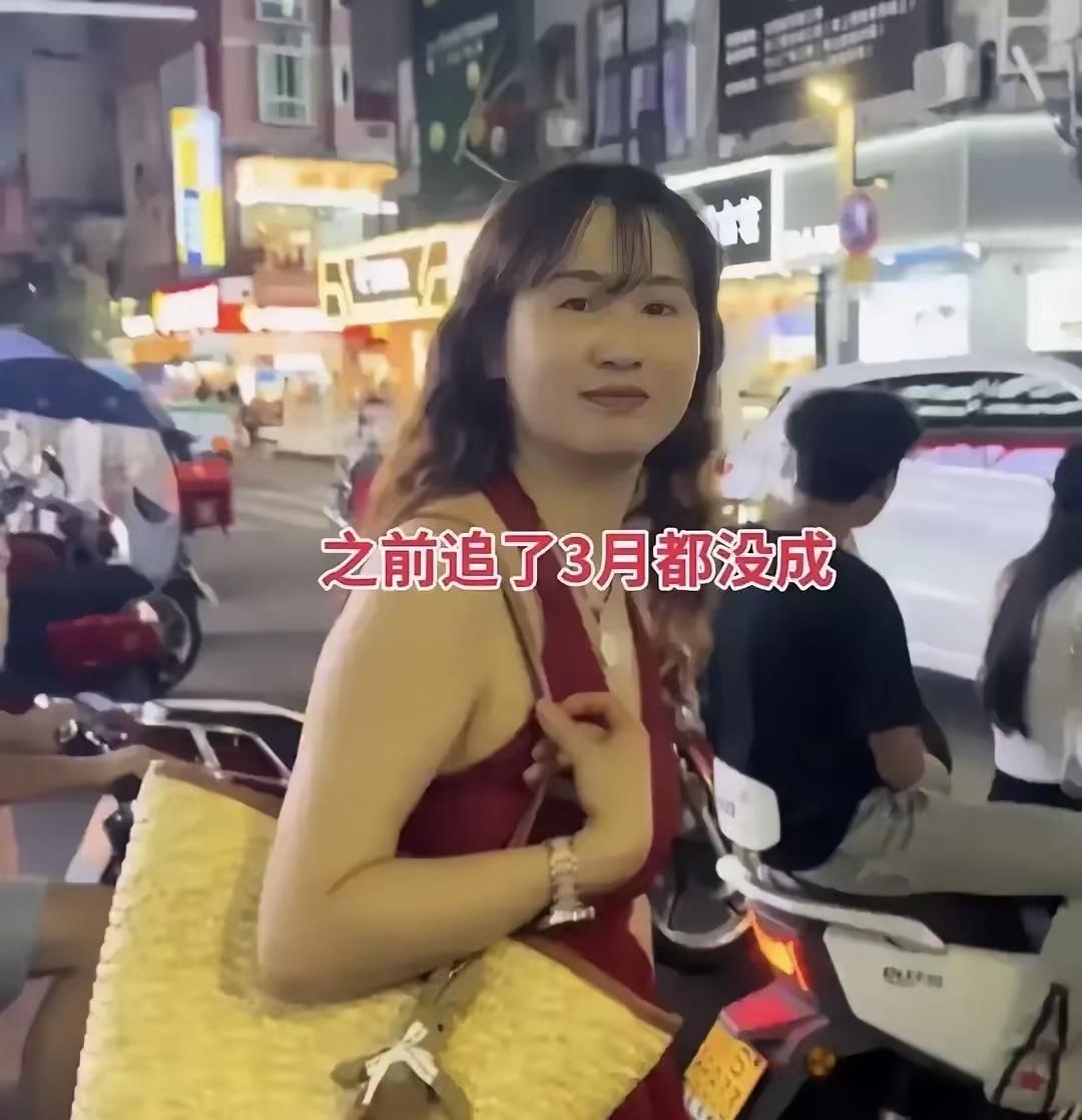 河南小伙追了同事三个月，早餐夜宵全包，姑娘始终没点头，他死心回老家相亲。车刚出