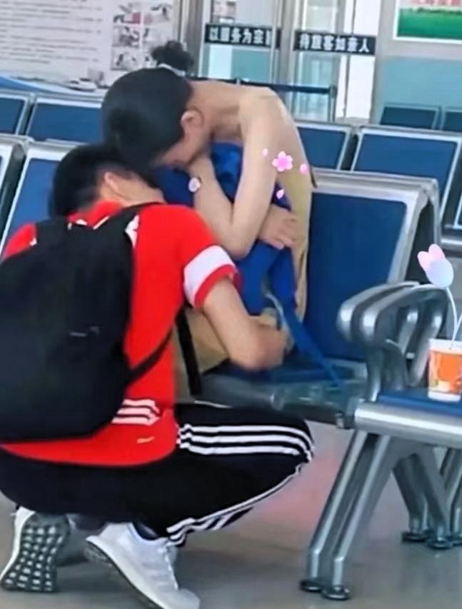 人到中年千万别出轨。两个有家室的人，一旦触碰了暧昧，有的就会稀里糊涂的犯错，一步