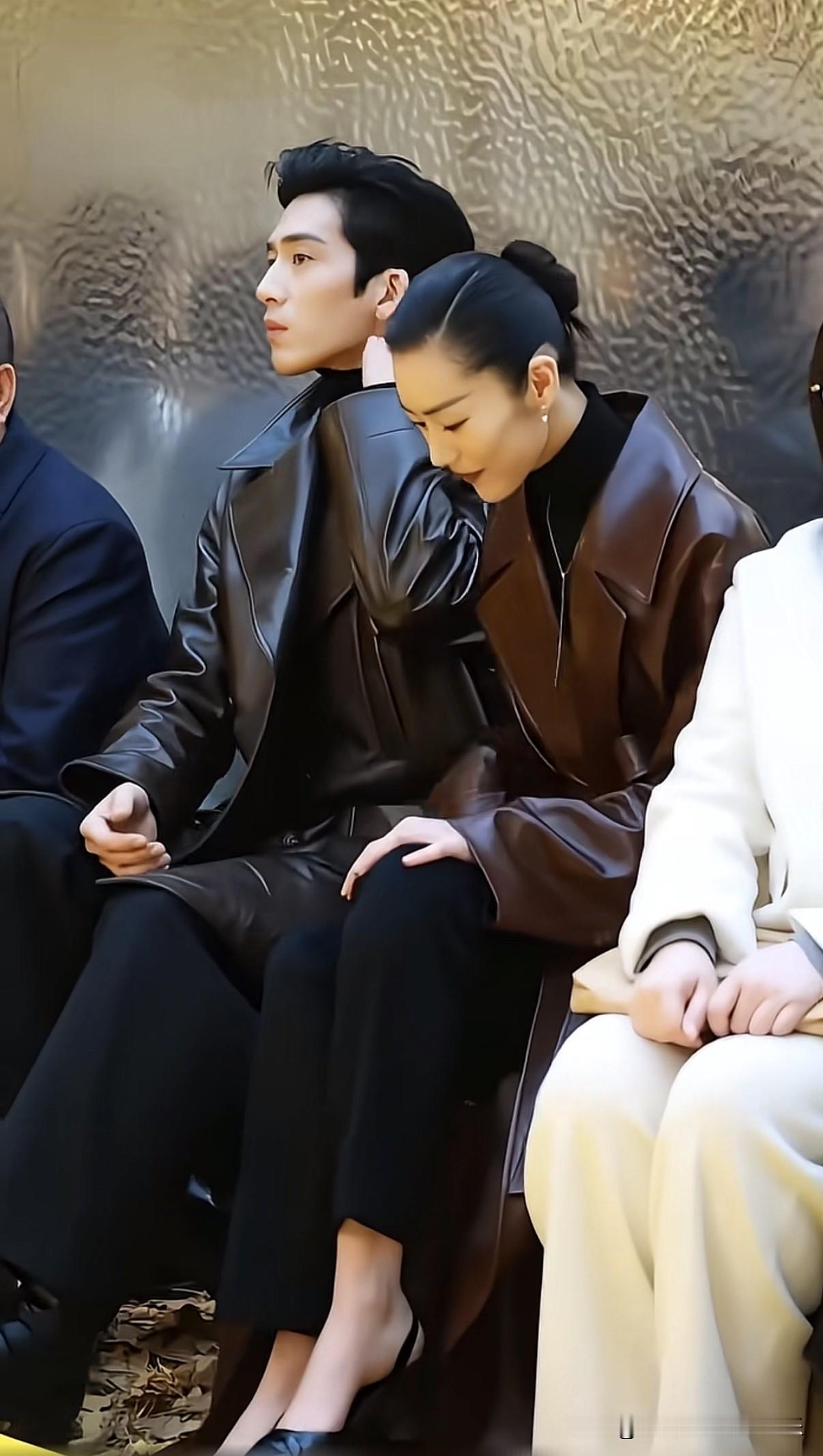 井柏然确实挺帅的，线下活动照比电视剧中的形象还要更顺眼一些。秋日生活打卡季他公开的女朋友只有两任，倪