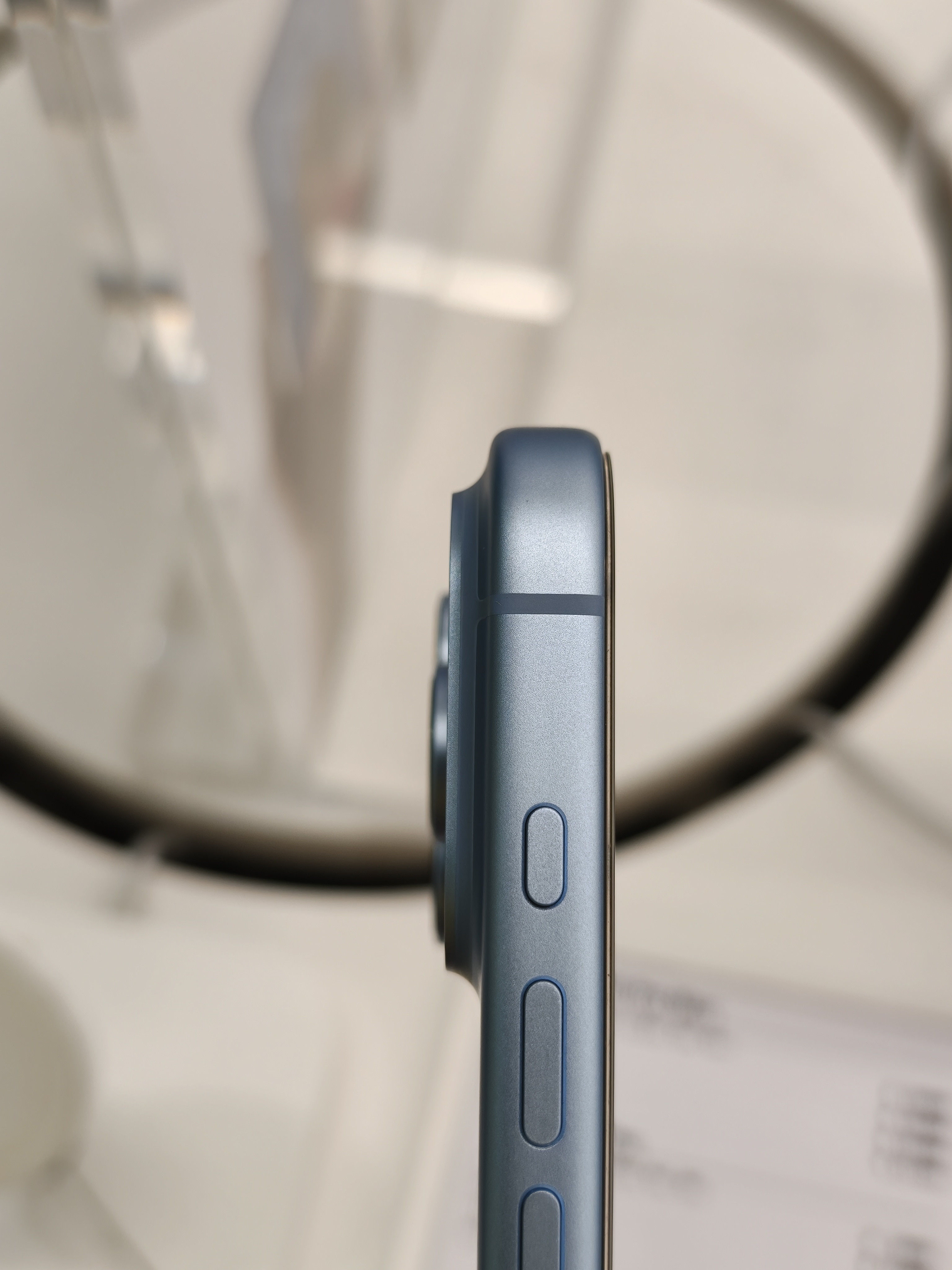 最近一直考虑当中要不要整一个iPhone18Pro昨天去店里看了一下，整体
